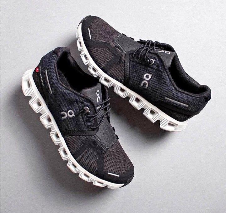 Cloud tech (Category: Sneakers) located in Manila. Submitted by jeanabinez32295 (Listing ID 1357889069, Image 2). Description: model 2025 available size cod or Gcash pmet poh.