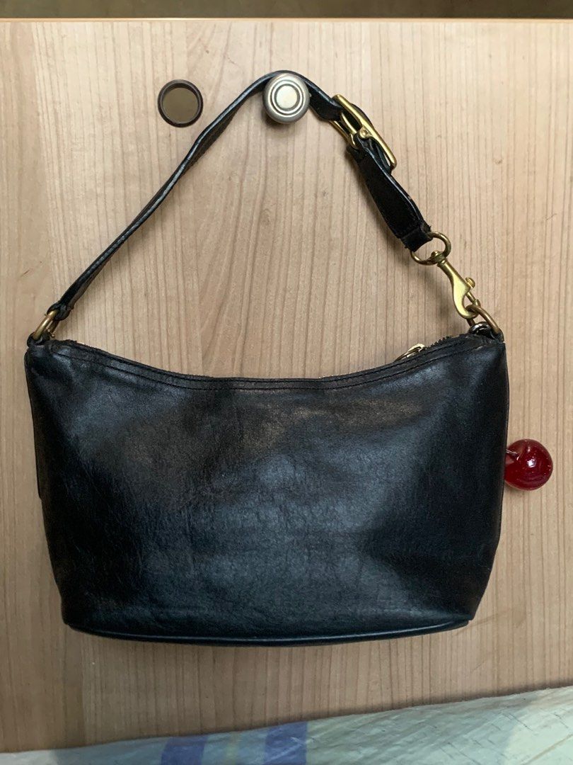 Coach Vintage Legacy Bag (Category: Luxury Bags & Wallets) located in Compostela. Submitted by vixenvixx (Listing ID 1357878389, Image 2). Description: Authentic Coach Bag with creed and naka ykk zipper and hangtag this is a vintage bag .