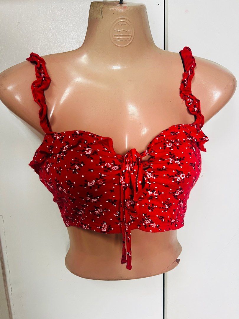 Crop top (Category: Others Tops) located in Quezon City. Submitted by mid20 (Listing ID 1357947837, Image 1). Description: Decluttering.