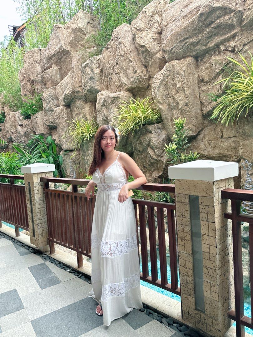 Forever 21 white long dress (Category: Dresses) located in Quezon City. Submitted by krishramos (Listing ID 1357961755, Image 3). Description: USED ONCE. Fits medium to semi-medium frames..
