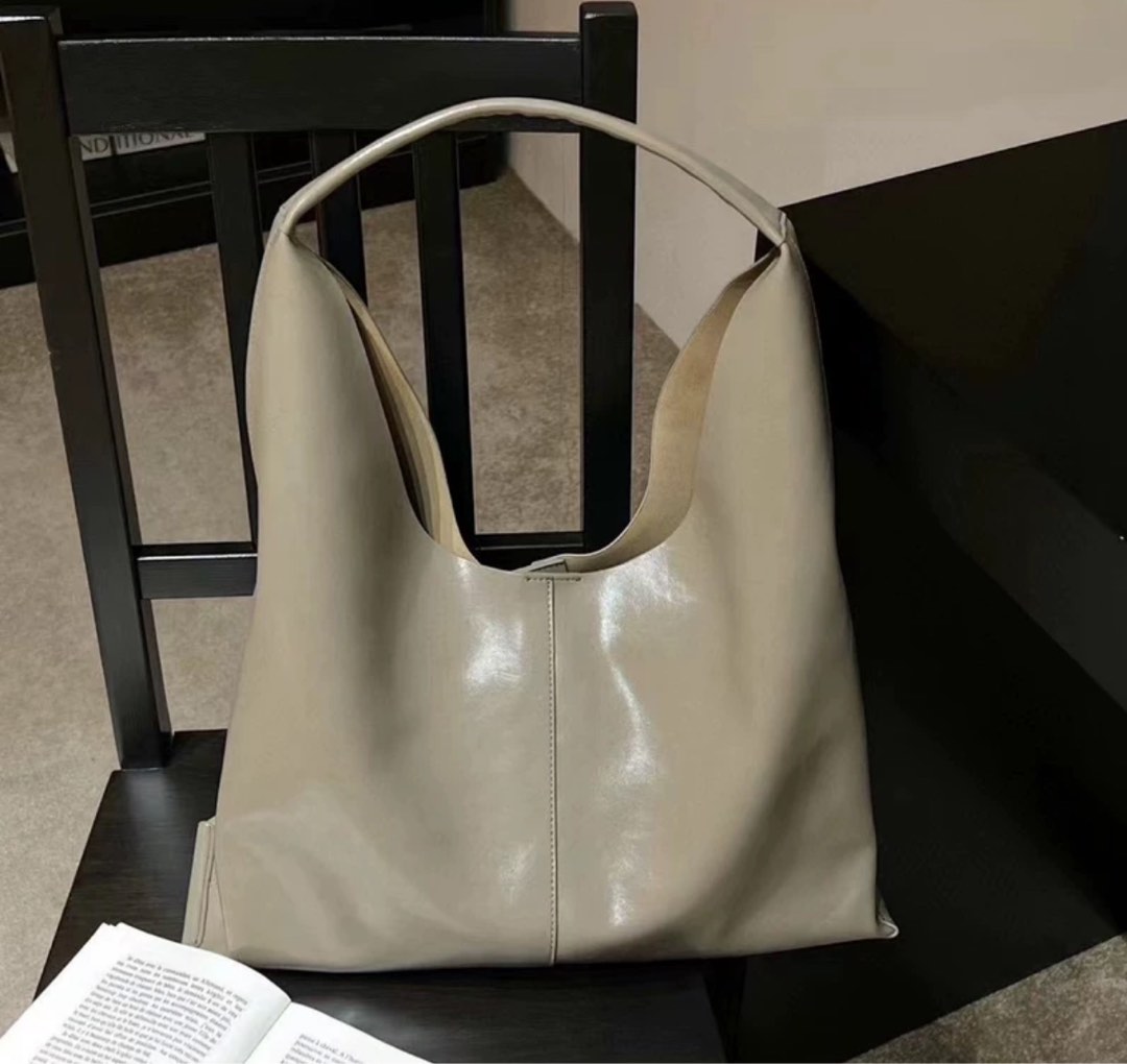Holy Day 26 Smooth Calf Leather Tote Bag - Black
