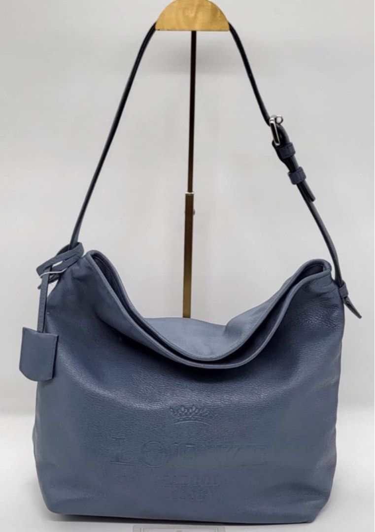 Loewe hobo bag (Category: Luxury Bags & Wallets) located in Santa Ana. Submitted by astonandariana (Listing ID 1357826805, Image 1). Description: .