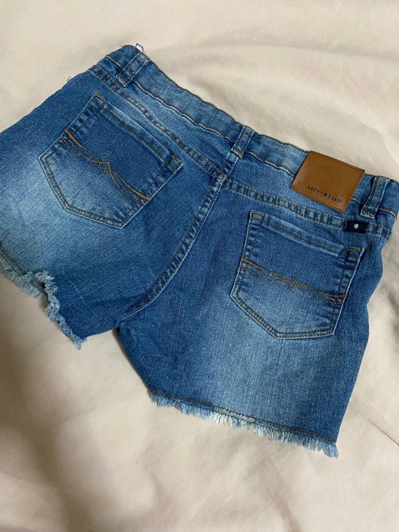 Lucky Brand Denim Shorts (Small-Medium) (Category: Shorts) located in Kabankalan. Submitted by jzayc (Listing ID 1357868675, Image 2). Description: Bought for 1k Stretchable.