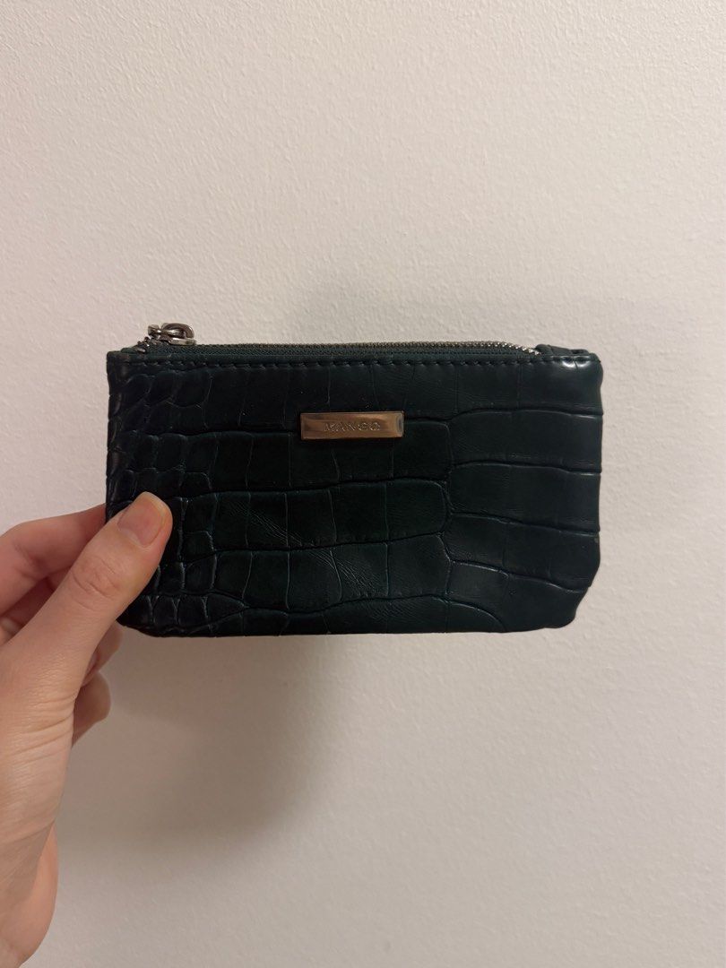 MANGO Faux Croc Leather Cardholder (Category: Wallets & Card holders) located in Makati City. Submitted by nekothrift (Listing ID 1357906707, Image 1). Description: 🐈‍⬛ Dark emerald green color 🐈‍⬛ Faux croc leather with silver hardware 🐈‍⬛ Nylon material on the inside 🐈‍⬛ Can be used as a coin purse also. Sulit buy!.