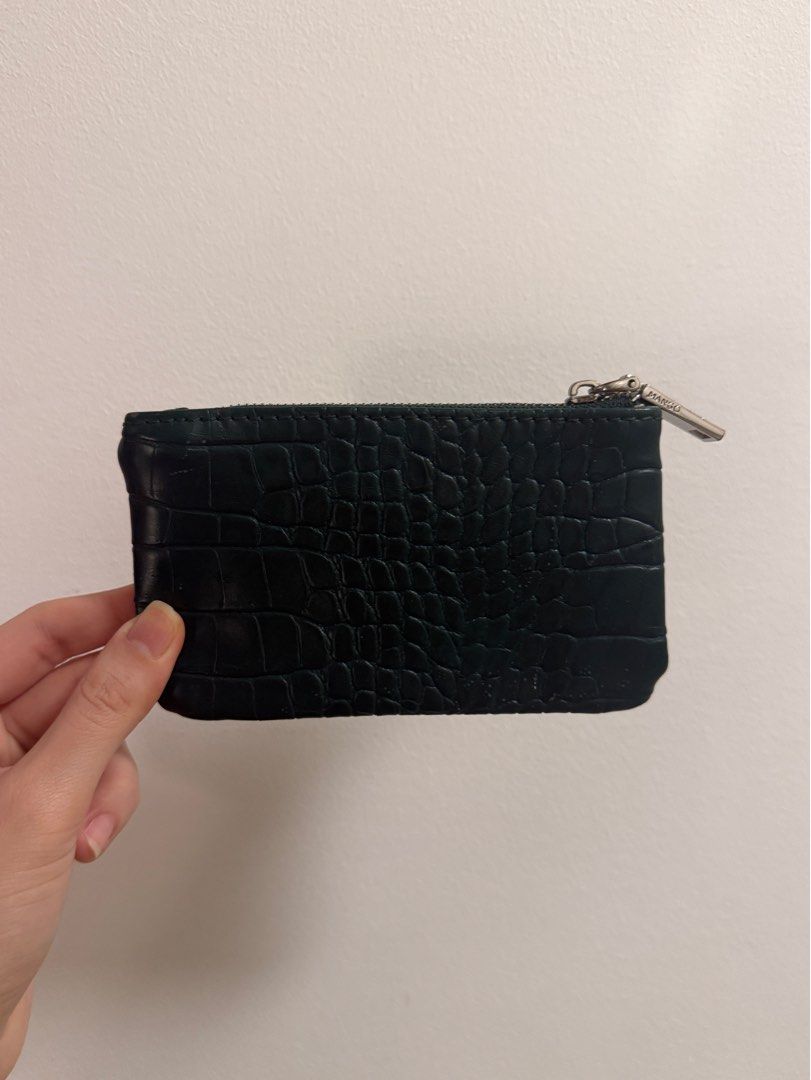 MANGO Faux Croc Leather Cardholder (Category: Wallets & Card holders) located in Makati City. Submitted by nekothrift (Listing ID 1357906707, Image 2). Description: 🐈‍⬛ Dark emerald green color 🐈‍⬛ Faux croc leather with silver hardware 🐈‍⬛ Nylon material on the inside 🐈‍⬛ Can be used as a coin purse also. Sulit buy!.