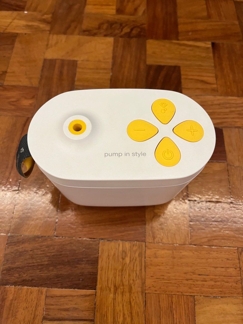 Medela Pump in Style Motor (Category: Breastfeeding & Bottle Feeding) located in Mandaluyong City. Submitted by chwtme (Listing ID 1357783166, Image 2). Description: - no issues - comes with tubing and adapter (can give free tubing for handsfree cups) - motor only - comes with adapter to connect to powerbank - negotiable.