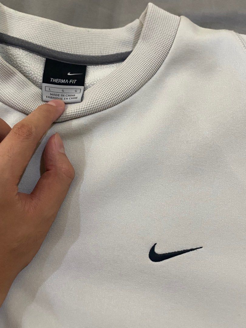 Nike Therma-fit Crewneck (Category: Coats, Jackets and Outerwear) located in Marikina City. Submitted by adrianrod (Listing ID 1357904545, Image 3). Description: Nike Therma-fit Crewneck L on Tag (22.5 x 27) No Issues (9.5/10 Condition) RFS: Not used anymore (Declutter) Selling for P 600 + sf Grab/Lalamove only.