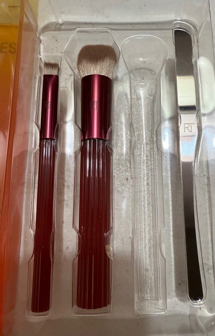 Real Techniques Limited Edition Golden Hour (Category: Makeup) located in Manila. Submitted by chmydc (Listing ID 1357828594, Image 2). Description: Authentic Original Price is 1200 Never been used RFS: I just need the 100 Brush. I don't use any foundation. This brush is intended for base makeup. .
