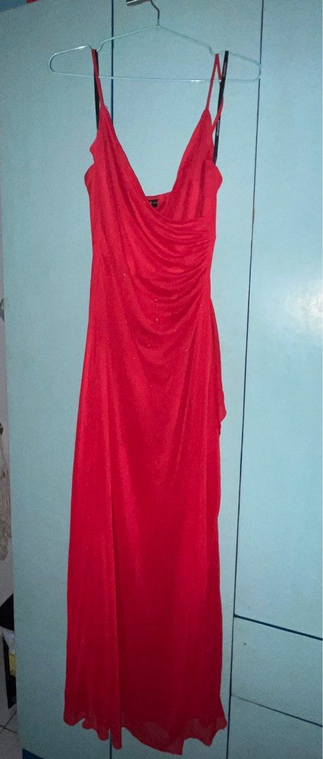Red Vintage Design Dress (Category: Dresses) located in Pasig City. Submitted by tquimno (Listing ID 1357877040, Image 1). Description: Chiffon with gems V neck design Very Good condition Original Rampage Brand Stretch Bust-32in Waist-28in Length-56in.