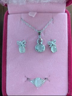 (Category: ) located in . Submitted by jadecrystalcollections (Listing ID 1357876079, Image 1). Description: .