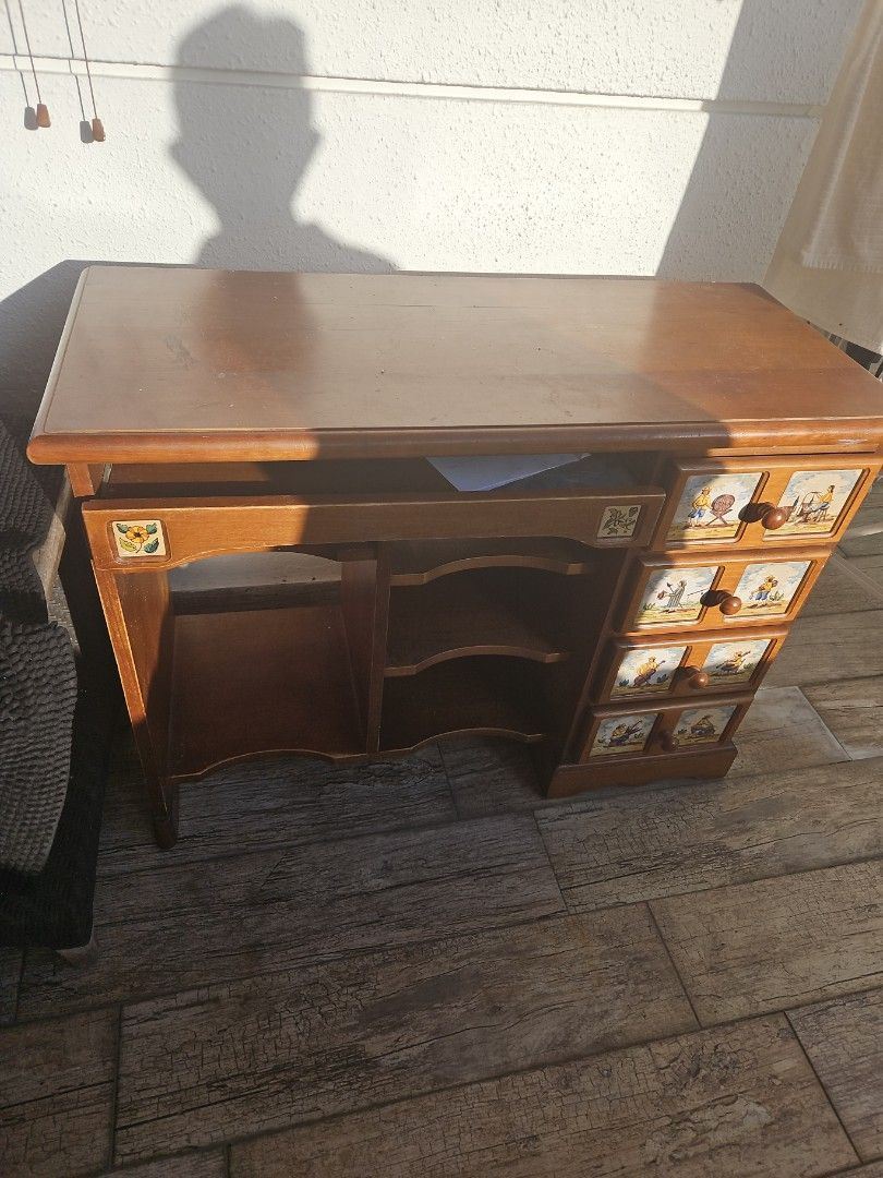 Study Table (Category: Tables & Sets) located in Singapore. Submitted by golfalltheway (Listing ID 1357781842, Image 1). Description: solid wood table willing to give away.