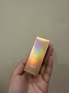 Sunnies Face Glow On in Saturn