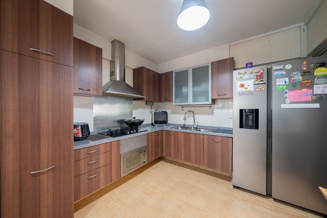 SUPER CHEAP Well-Maintained Executuve Apartment For Sale! Perfect for BIG family!62863074813057114