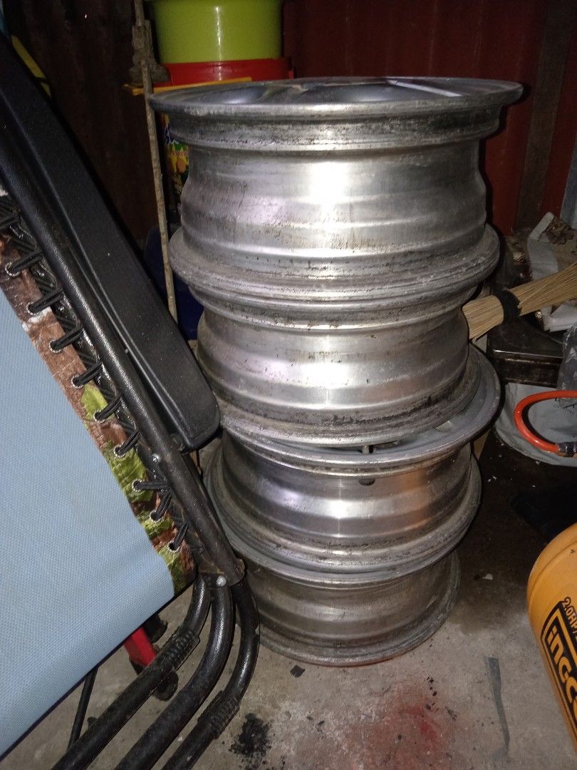 toyota corolla mags 4 holes (Category: Mags and Tires) located in Baguio. Submitted by markmartin3 (Listing ID 1357880822, Image 3). Description: 4 holes 14x5 1/2 complete hub cap need repaint sa maselan reason for sale bawas kalat sa bodega open for shipping shoulder buy the buyer. i will send proof of shipping before sending payment.