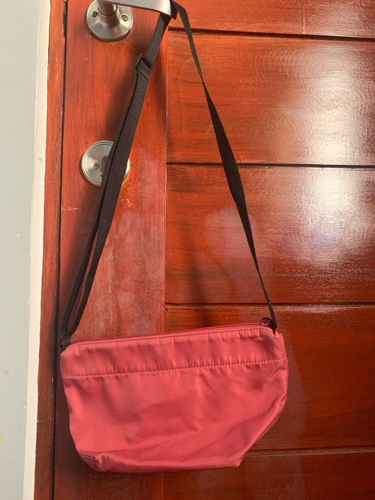 Uniqlo cross body bag (Category: Cross-body Bags) located in Caloocan City. Submitted by annybells (Listing ID 1357827313, Image 2). Description: Uniqlo Cross Body bag Color : Pink RFS: Decluttering .