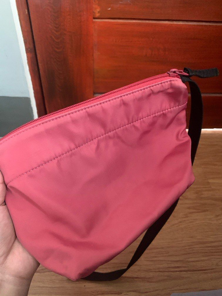 Uniqlo cross body bag (Category: Cross-body Bags) located in Caloocan City. Submitted by annybells (Listing ID 1357827313, Image 3). Description: Uniqlo Cross Body bag Color : Pink RFS: Decluttering .