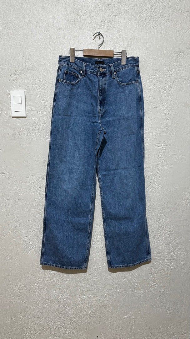 Uniqlo denim pants (Category: Jeans) located in Las Pinas. Submitted by apdeclutter (Listing ID 1357939201, Image 1). Description: Used a few times Size 30 Length 40 .