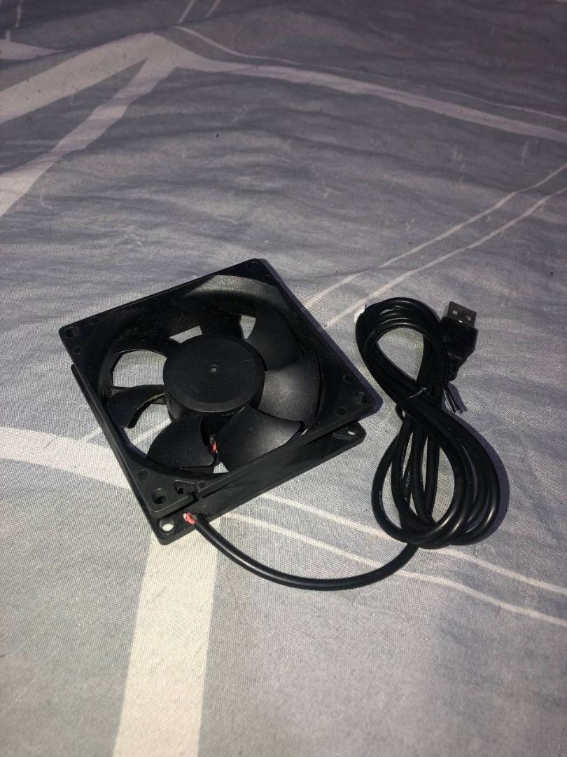 USB PC Fan (Category: Computer Parts) located in Manila. Submitted by jake_y (Listing ID 1357896501, Image 1). Description: Selling USB PC Fan. Only used once. Working and can test through video. Meetup: España Manila/ Tayuman Manila.
