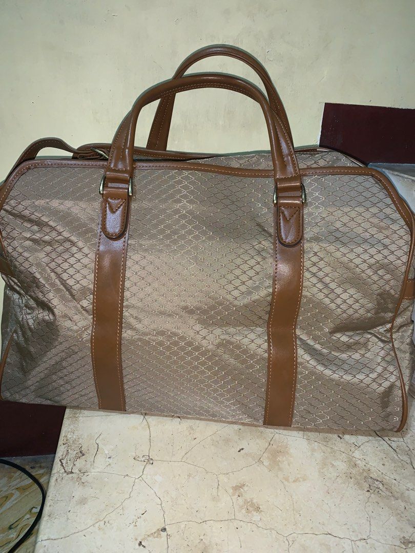 Shelby luggage bag (Category: Luxury Bags & Wallets) located in Dipolog. Submitted by adrian281994 (Listing ID 1357913671, Image 3). Description: Japanese Shelby luggage bag Made in japan Good as new No flaws 3500.