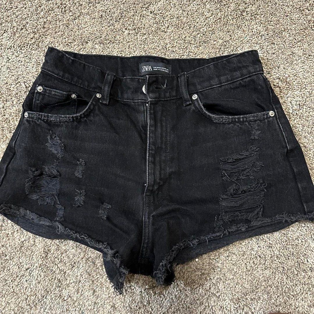 Zara black shorts (Category: Shorts) located in Las Pinas. Submitted by apdeclutter (Listing ID 1357940135, Image 2). Description: W 26 L 10.5 .