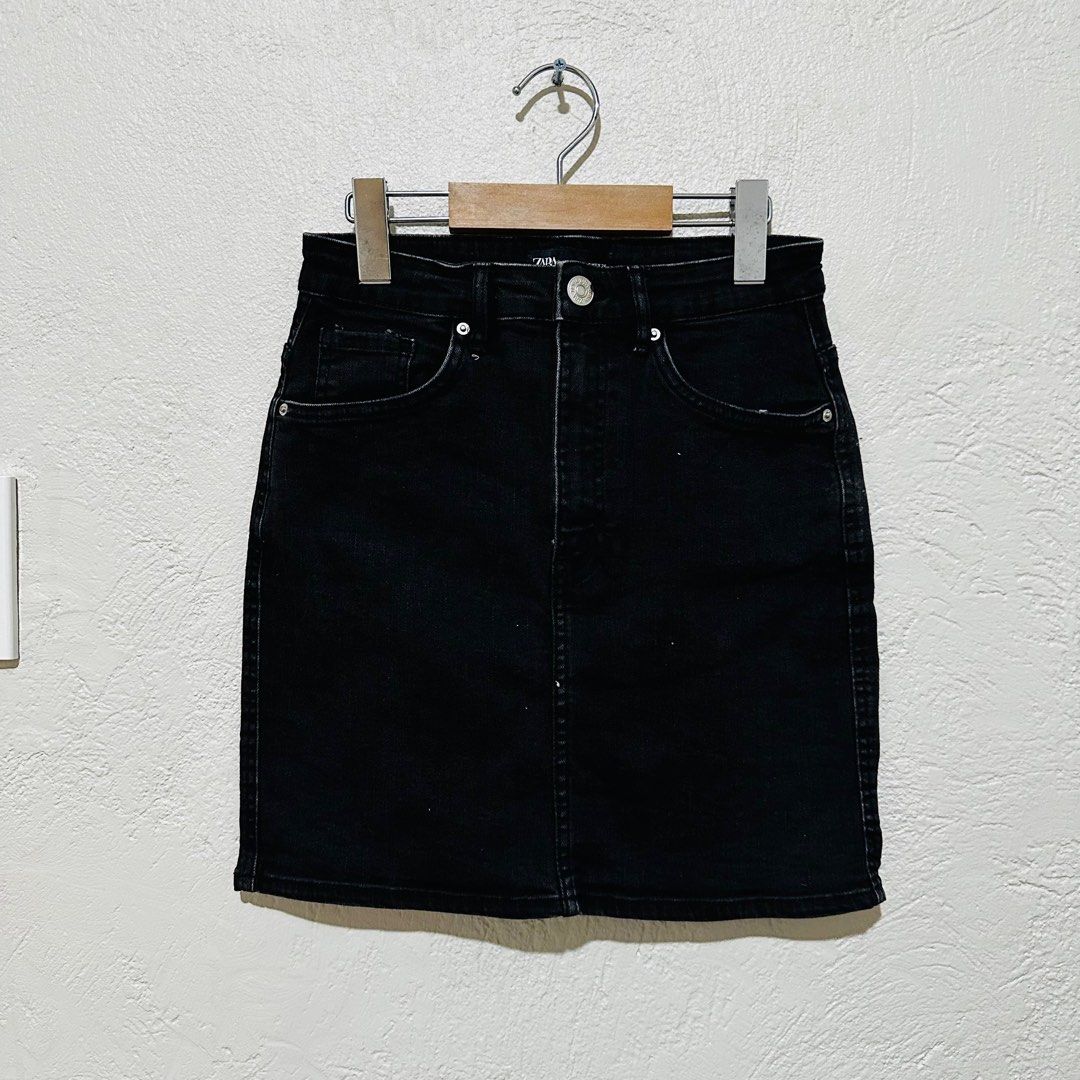 Zara black skirt (Category: Skirts) located in Las Pinas. Submitted by apdeclutter (Listing ID 1357950820, Image 2). Description: W 26 - 28 (stretchable) L 16” .