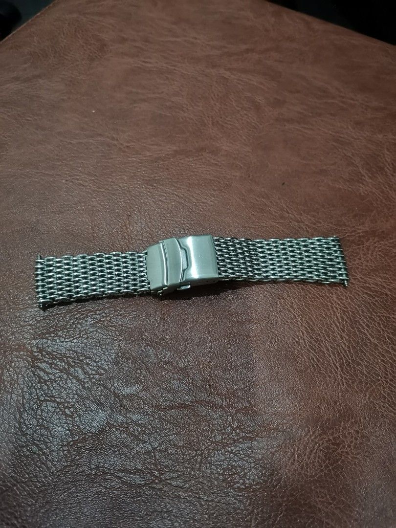 22mm Shark Mesh Bracelet (SMALL WRIST) (Category: Men's Watches) located in Cebu City. Submitted by steffiewonder13 (Listing ID 1358073386, Image 2). Description: 22mm shark mesh bracelet - 22mm lug width, tapers to 20mm on clasp - ideal for small wrist 6in to 6.5in - ideal for skx007/009 or any dive watch with 22mm lugs Paynent via Gcash or BDO/BPI fund transfer. Shipping via J&T Express c/o buyer..