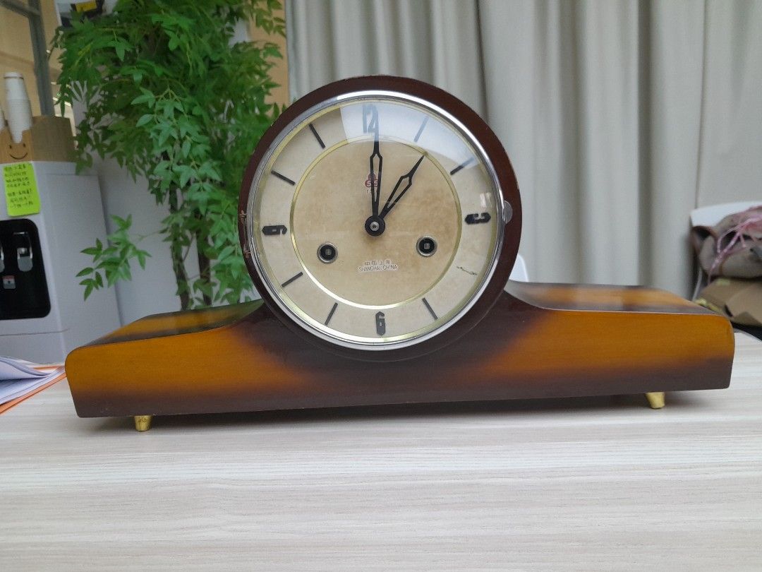 Antique table clock65074867782403112