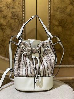 (Kategori: ) berada di . Dikirim oleh curatedbypriere (ID iklan 1358048685, Gambar 1). Deskripsi: .