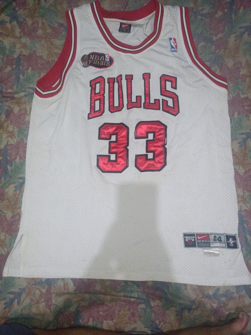 Bulls jersey Scottie Pippen authentic (Category: Activewear) located in Paranaque City. Submitted by robert122605 (Listing ID 1358014483, Image 1). Description: Authentic Nike Team jersey Scottie Pippen Bulls finals Collectors item size 44 minor issue only 1300 only.