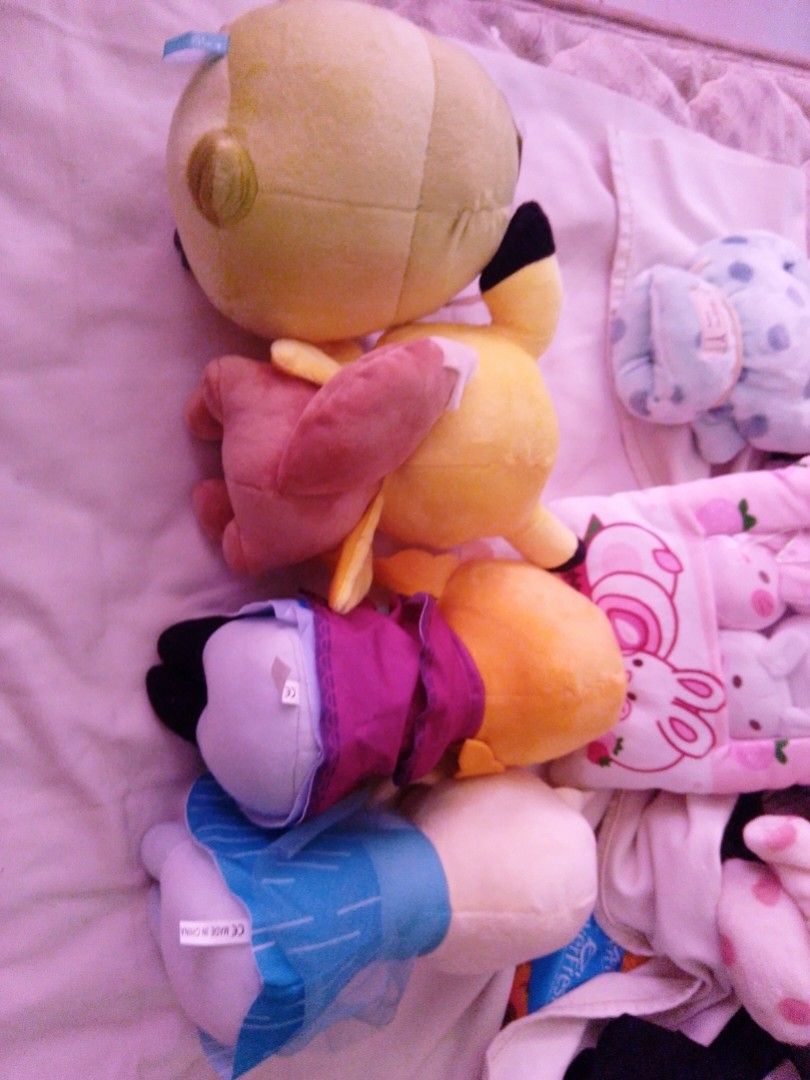 Bundle set only (Category: Everything Else) located in Singapore. Submitted by StarUltra (Listing ID 1358063222, Image 2). Description: selling as bundle set , from claw machines ,brand new. price is cheaper than I caught it.meet only at my block.