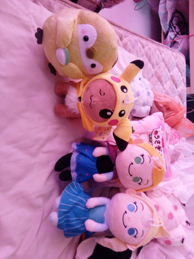 Bundle set only (Category: Everything Else) located in Singapore. Submitted by StarUltra (Listing ID 1358063222, Image 3). Description: selling as bundle set , from claw machines ,brand new. price is cheaper than I caught it.meet only at my block.