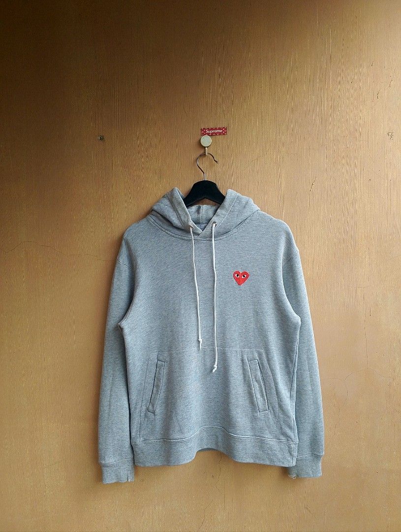 CDG play pullover hoodie jacket (Category: Luxury Apparel) located in Lipa City. Submitted by MEECHYTWO2TWO (Listing ID 1358087379, Image 1). Description: CDG play pullover hoodie jacket large frame width: 20.5 / length: 26 issue: ribbings & change lace Good condition color rate: 9.5/10 additional sf +75 mop: GCASH/NO COD payment first tomorrow will be shipped #09919484823.