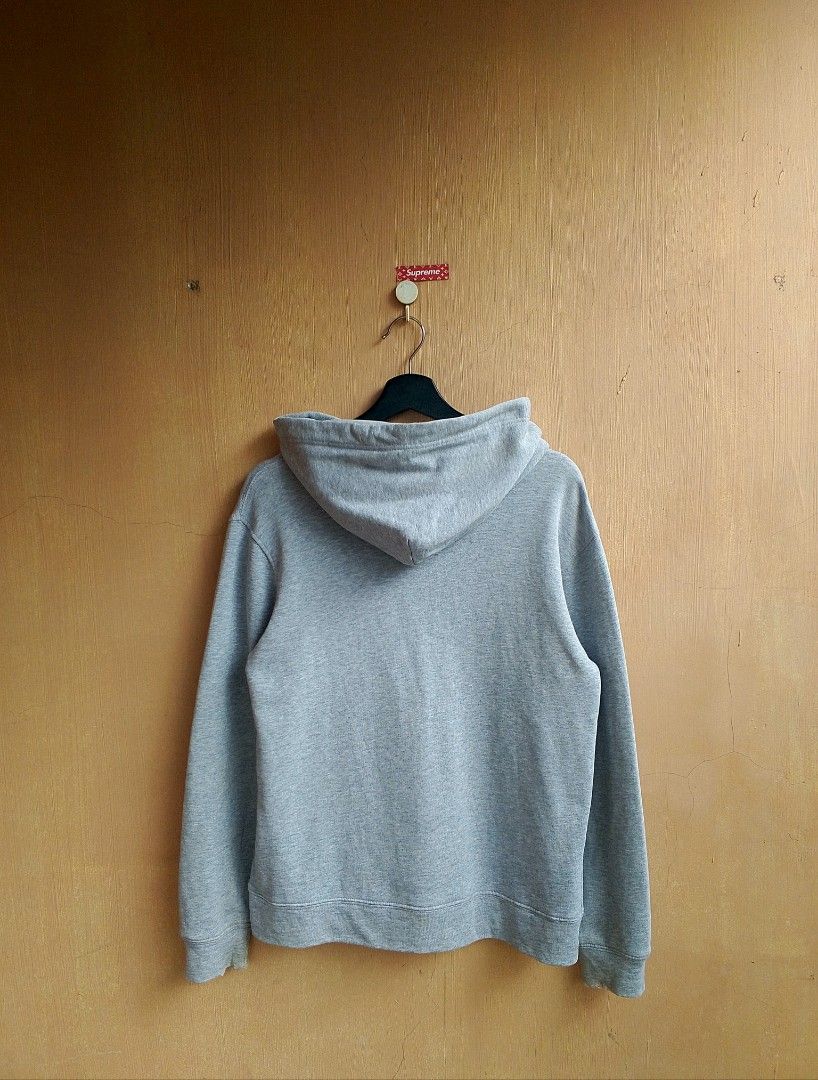 CDG play pullover hoodie jacket (Category: Luxury Apparel) located in Lipa City. Submitted by MEECHYTWO2TWO (Listing ID 1358087379, Image 3). Description: CDG play pullover hoodie jacket large frame width: 20.5 / length: 26 issue: ribbings & change lace Good condition color rate: 9.5/10 additional sf +75 mop: GCASH/NO COD payment first tomorrow will be shipped #09919484823.