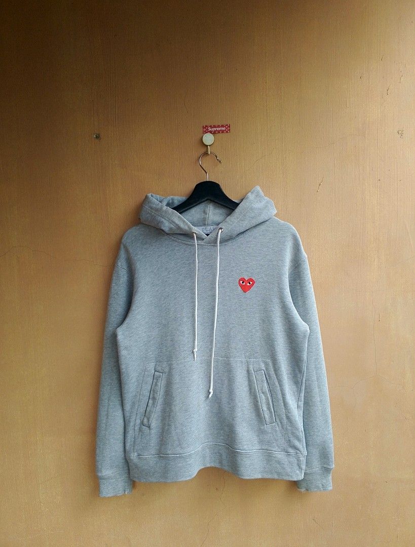 CDG play pullover hoodie jacket (Category: Luxury Apparel) located in Lipa City. Submitted by MEECHYTWO2TWO (Listing ID 1358087379, Image 2). Description: CDG play pullover hoodie jacket large frame width: 20.5 / length: 26 issue: ribbings & change lace Good condition color rate: 9.5/10 additional sf +75 mop: GCASH/NO COD payment first tomorrow will be shipped #09919484823.