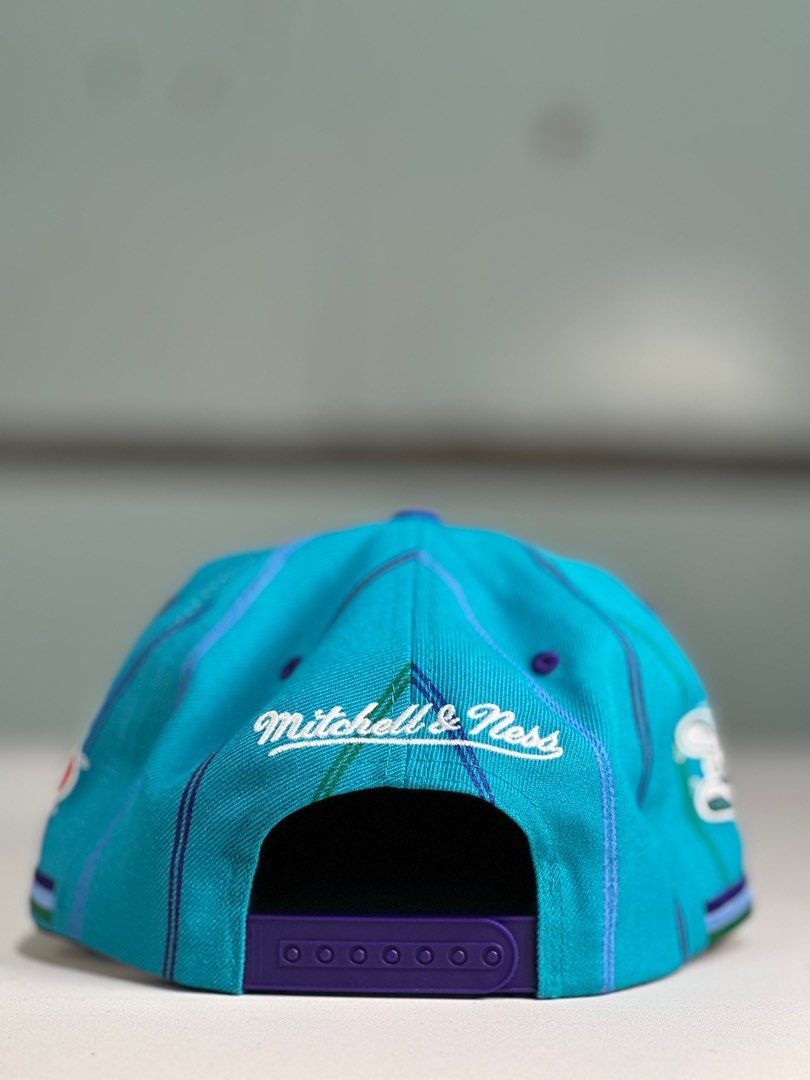 Charlotte Hornets Shorthook Snapback (Category: Caps & Hats) located in San Pablo. Submitted by luxurydon (Listing ID 1358015476, Image 3). Description: Like new without stickers Acrylic wool fabric 2014 released .