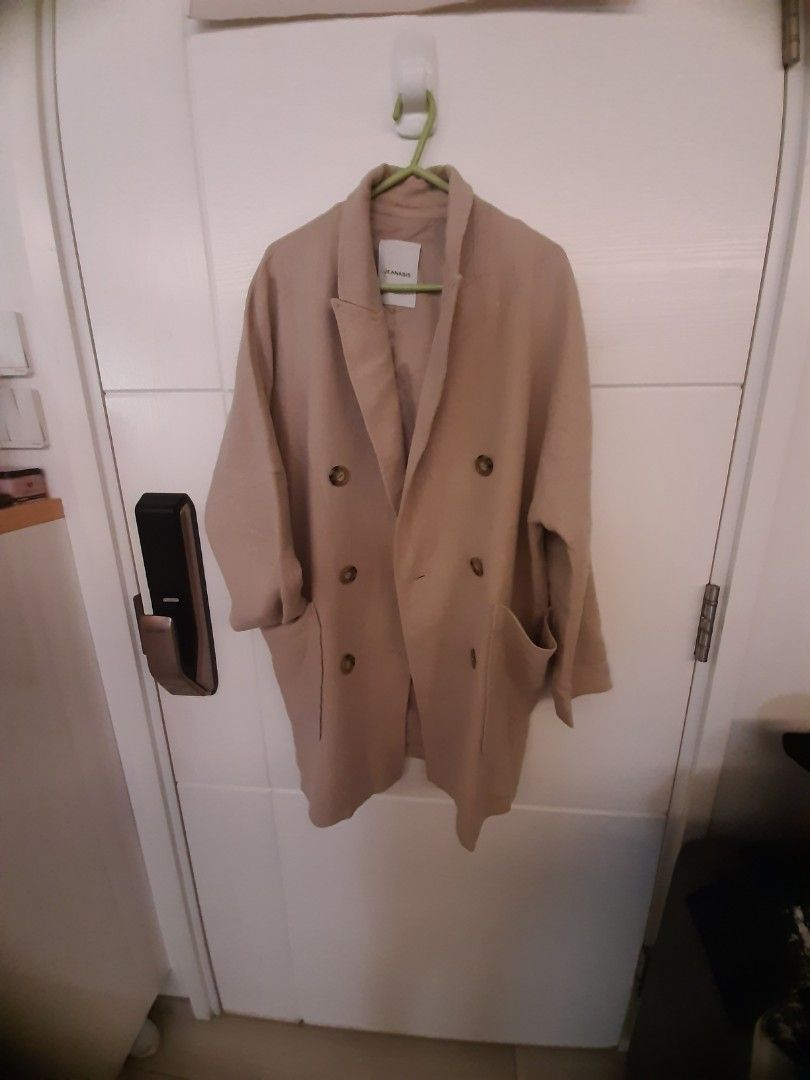 Coat （分類：外套及戶外衣服）位於 Hong Kong。 由 yyzia 提交（商品編號 1358070996，圖片 3）。簡介： very good, use one time only。