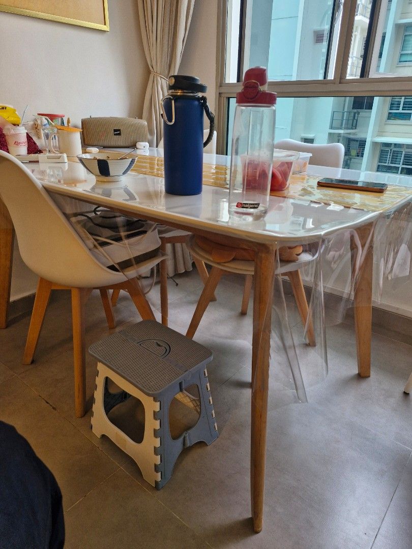 Dining Table (Category: Tables & Sets) located in Singapore. Submitted by kizai (Listing ID 1358023229, Image 3). Description: Giving it away but hv to wait for one month to collect starting from the date of acceptance..