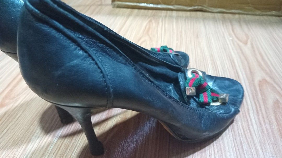 Gucci black leather bow detail open toe (Category: Sneakers & Footwear) located in Koronadal. Submitted by glads08089 (Listing ID 1358030714, Image 3). Description: gucci black heels open toe size 35C made in italy coded.