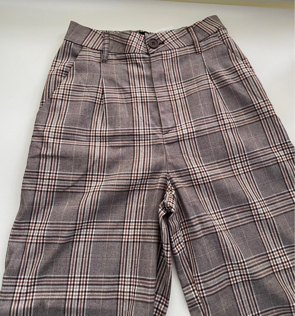 H&M Plaid Trousers (Gray/Brown) (Category: Other Bottoms) located in Manila. Submitted by kayesells_ (Listing ID 1358077504, Image 2). Description: preloved (manage your expectations) no when worn! firm price, won’t entertain lowballers mod: jnt or lalamove loc: sampaloc, manila mod: gcash or bpi.