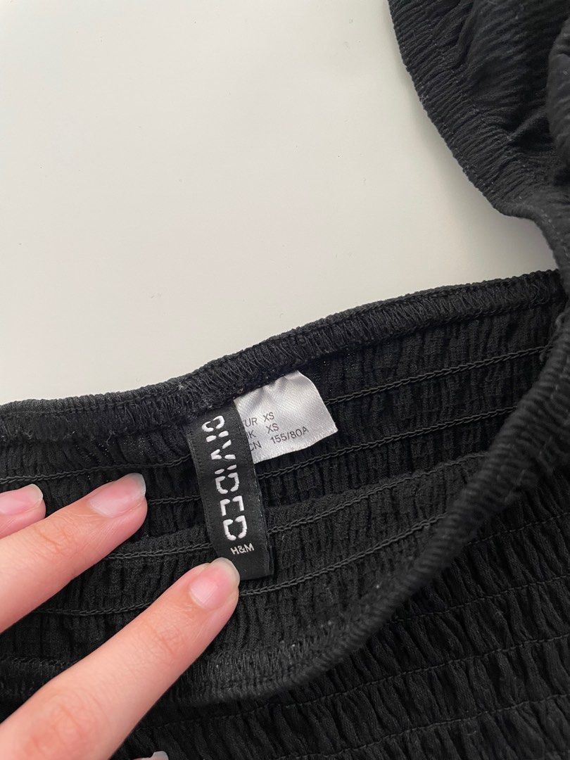 H&M Puff Sleeve Top (Category: Blouses) located in Manila. Submitted by kayesells_ (Listing ID 1358056411, Image 3). Description: preloved (manage your expectations) no when worn! firm price, won’t entertain lowballers mod: jnt or lalamove loc: sampaloc, manila mod: gcash or bpi.