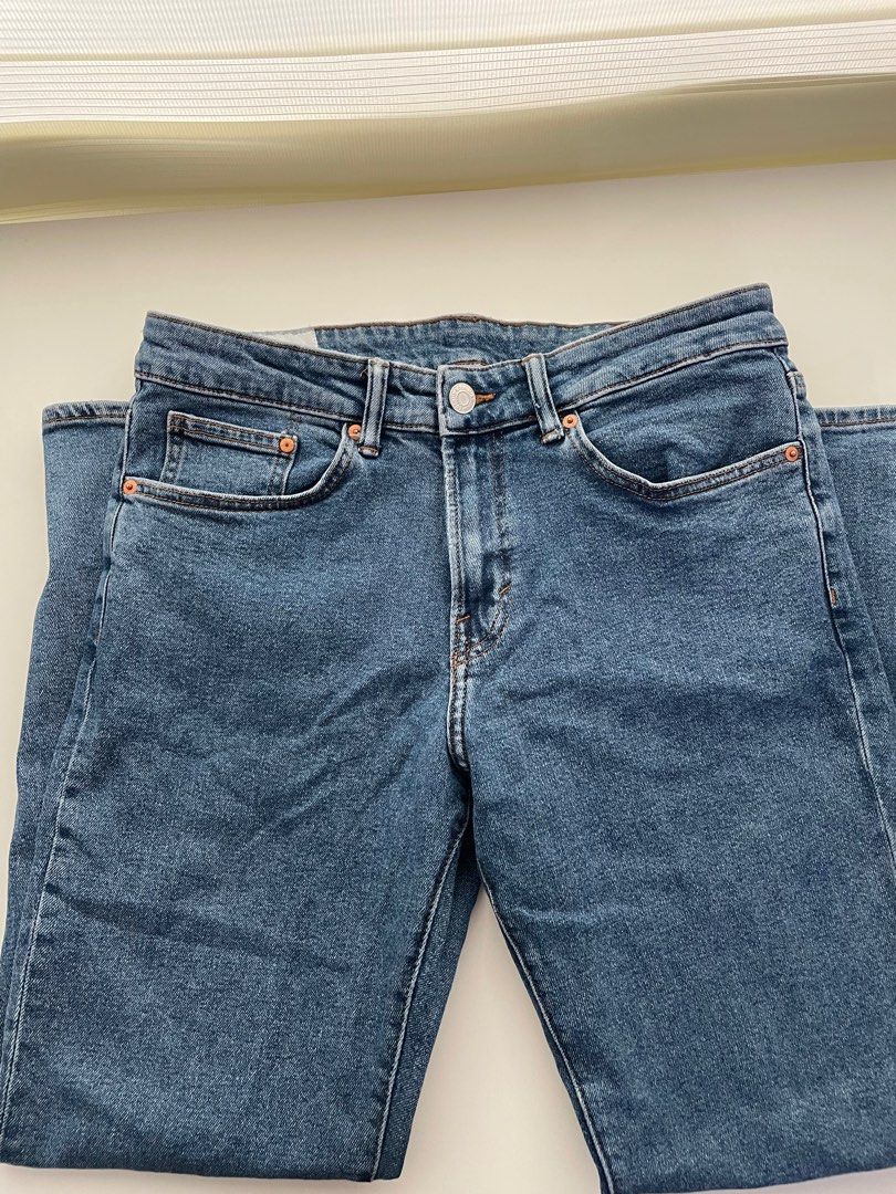 H&M Regular Fit Jeans (Category: Jeans) located in Manila. Submitted by kayesells_ (Listing ID 1358070238, Image 2). Description: preloved (manage your expectations) no when worn! firm price, won’t entertain lowballers mod: jnt or lalamove loc: sampaloc, manila mod: gcash or bpi.