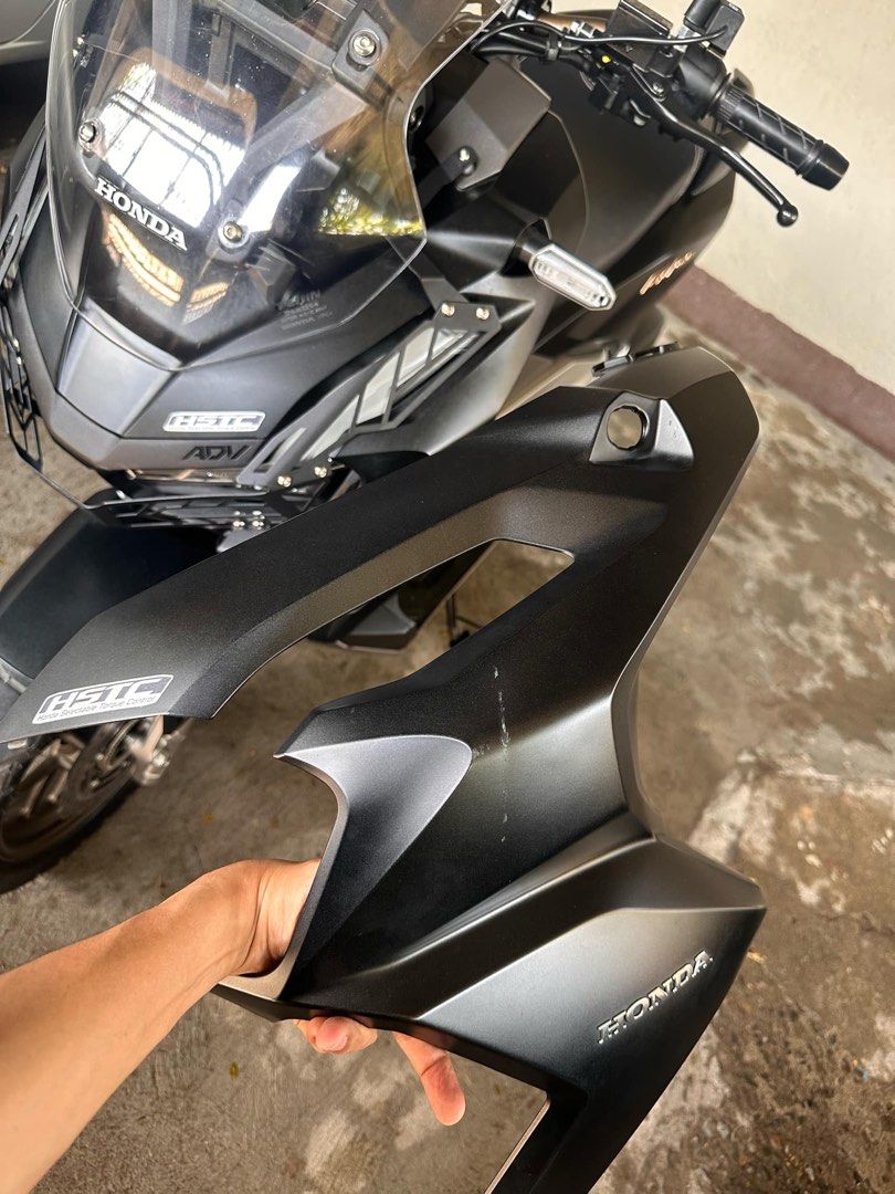 Honda ADV 160 Front side Cover (Category: Body Parts and Accessories) located in Guiguinto. Submitted by eneyech (Listing ID 1358020190, Image 1). Description: Honda Stock Part, ceramic coated Issue: may konting gasgast as seen in pictures above.