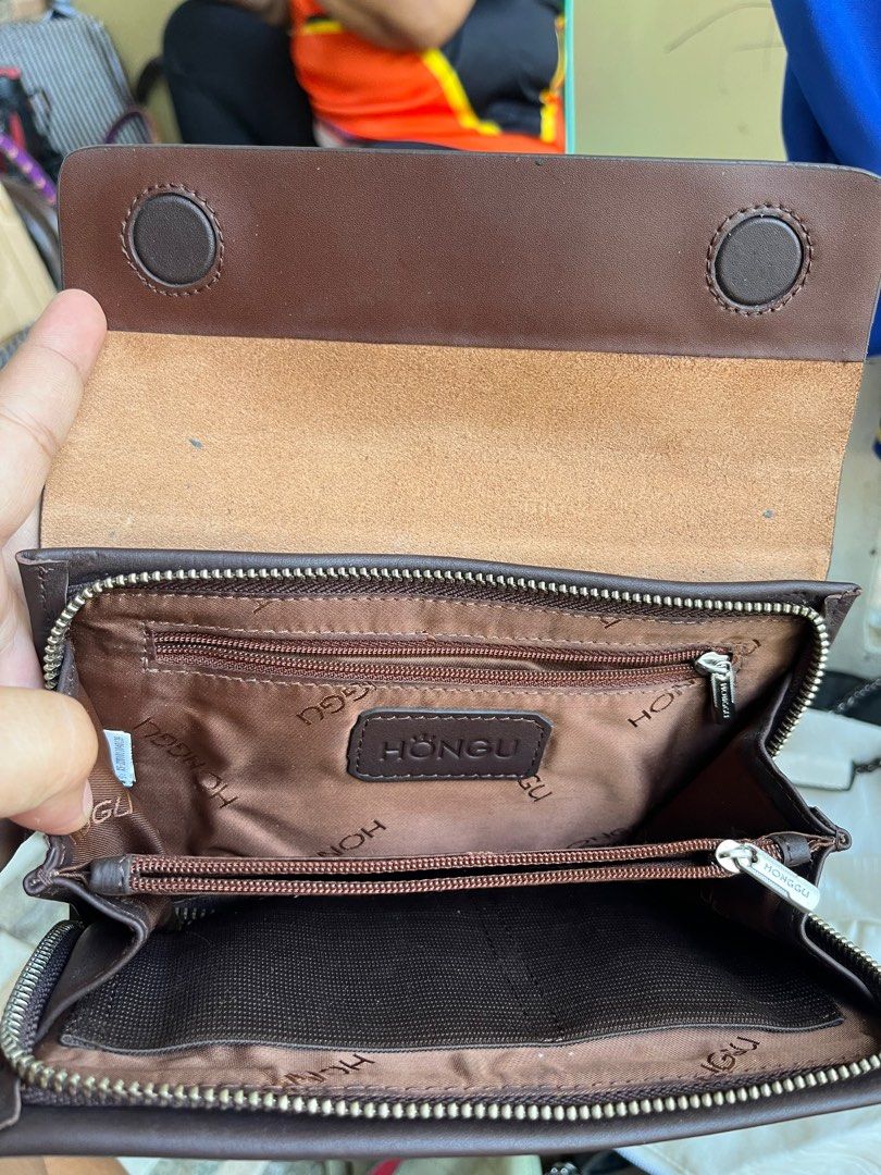 Hongu long wallet (Category: Luxury Bags & Wallets) located in Ramon. Submitted by hooneybeeee (Listing ID 1358049623, Image 2). Description: .