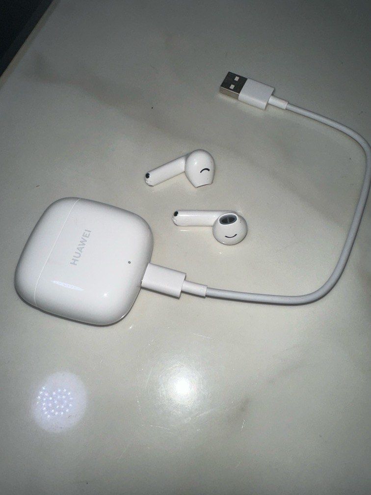 Huawei freebuds SE2 (Category: Earphones) located in Manila. Submitted by gelohey00 (Listing ID 1358069128, Image 3). Description: Selling my freebuds se2 huawei i bought it for my daughters huawei tablet but she doesnt like it This is brand new but no more box my bad i decided not to use it coz im more into airpods No scratches just hair line that is not visible In very Good condition. Compact and comfortable design IP54 dust and splash resistan