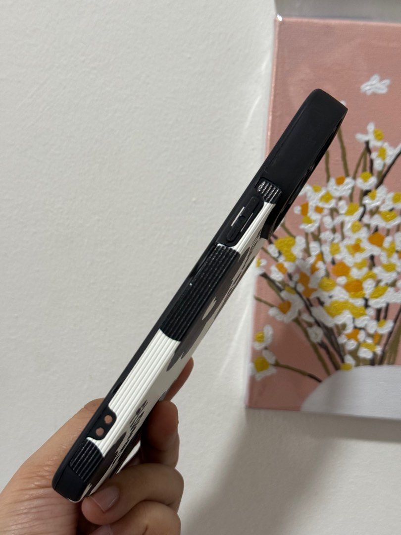 Iphone 14 pro max - Black&white - Flower (Category: Cases & Sleeves) located in Mandaluyong City. Submitted by jelay_preloved (Listing ID 1357991222, Image 3). Description: ✿ Reason for selling: Upgrade Iphone ✿ Brand new ✿ Soft Case ✿ Has charm hole ✿ Shipping not included ✿ J&T | lalamove.