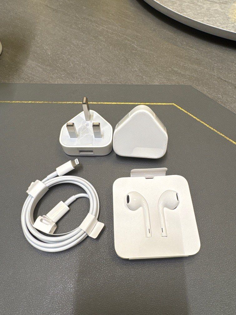 Iphone plug (Category: Other Mobile & Gadget Accessories) located in Singapore. Submitted by jonathanng_ (Listing ID 1358107658, Image 1). Description: Brand new with plastic wrapper $10 each, if buy together can have discount. DM for price and negotiation EARPIECE AND WIRE SOLD.