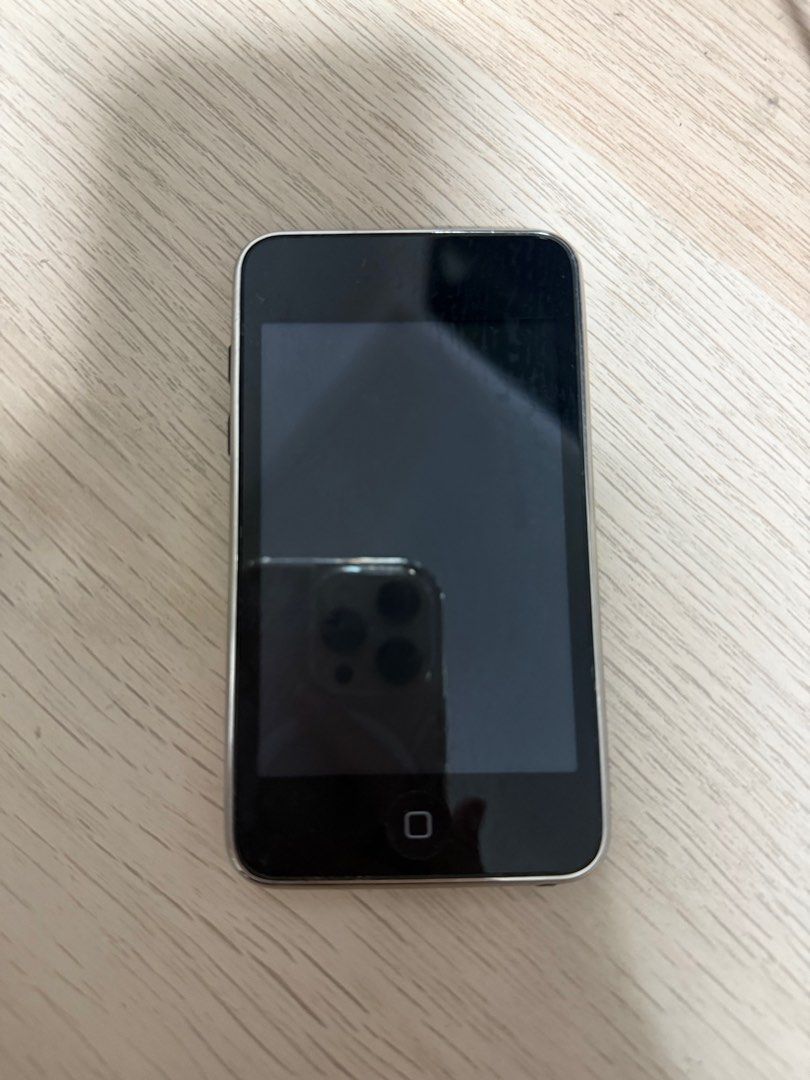 Ipod touch (Category: Other Gadgets) located in Singapore. Submitted by pollypocketx (Listing ID 1358103672, Image 1). Description: Old ipod touch 8gb havent tried to reboot yet only has device as shown.