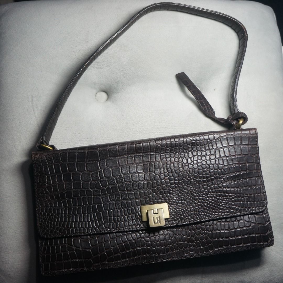 Laura Ashley Leather Kili Bag (Category: Shoulder Bags) located in Taguig. Submitted by tcstuff (Listing ID 1358101910, Image 1). Description: Bag Measurements: 10.4 in x 5.5 in x 1 in Newly cleaned, conditioned, polished leather. Newly polished metal hardware. Payment Method: GCash or GoGo Express COD.