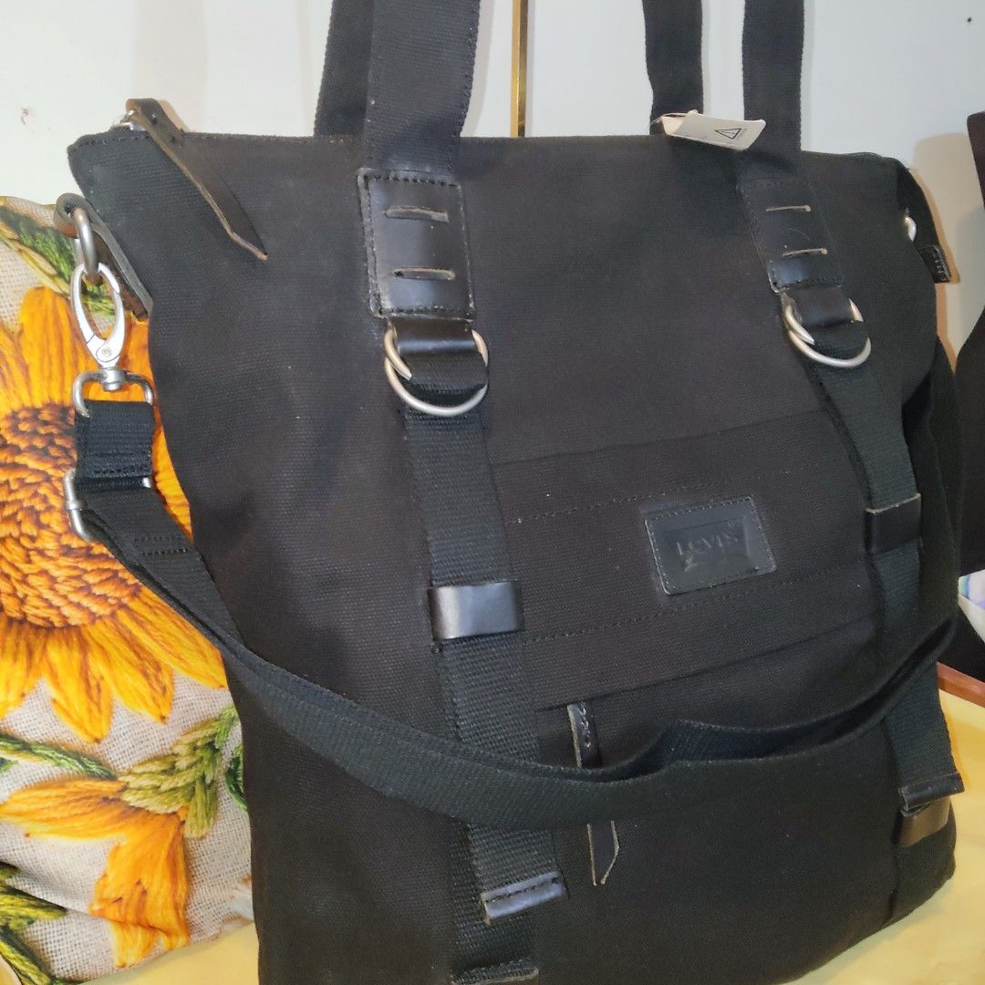 Levi's (Category: Tote Bags) located in Quezon City. Submitted by legitimo (Listing ID 1357972106, Image 3). Description: Denim Tote Bag/VGood Condition.