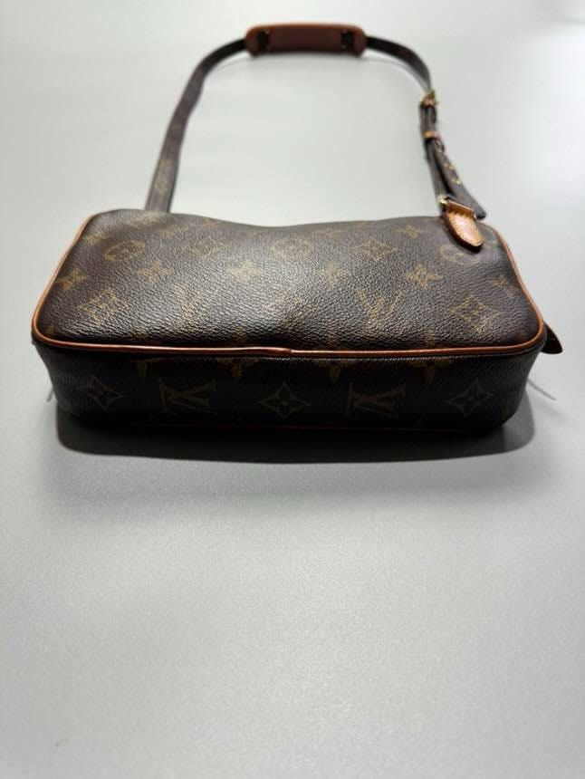 Louis Vuitton sling bag (Category: Luxury Bags & Wallets) located in Manila. Submitted by dough_lux (Listing ID 1358134554, Image 3). Description: .
